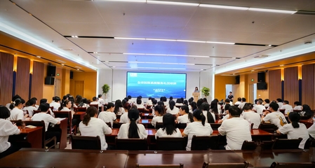 站坐走谈皆学问 医保服务礼仪小课堂