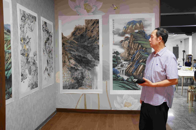 第三届“翰墨铸军魂·改革谱新篇”军工印记书画展盛大开幕，文化艺术交流活动同步举行
